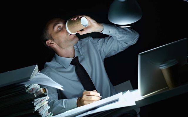 Трудоголізм призводить до передчасної смерті - фото 325568