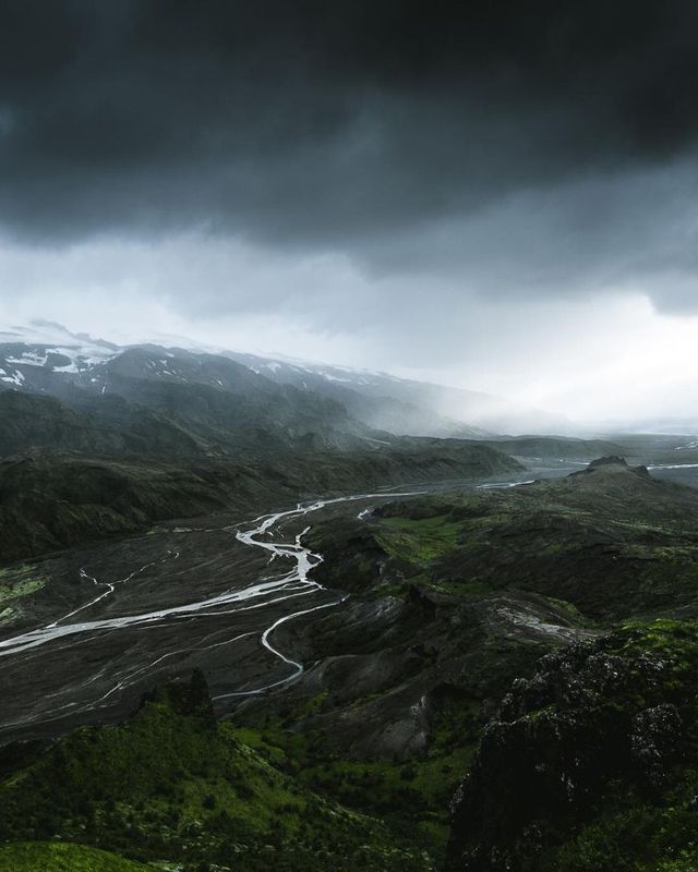 Незабутня краса Ісландії з висоти: яскраві фото мандрівника - фото 325820