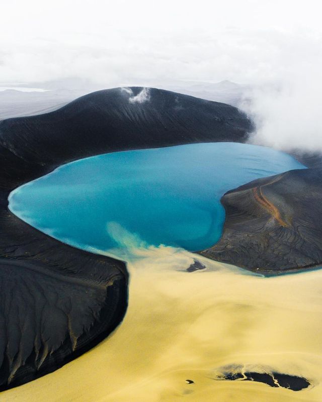 Незабутня краса Ісландії з висоти: яскраві фото мандрівника - фото 325825