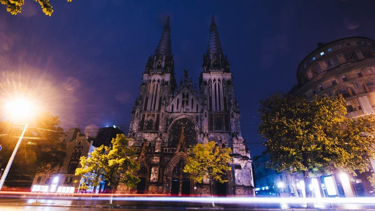 Нічний Київ у атмосферних знімках