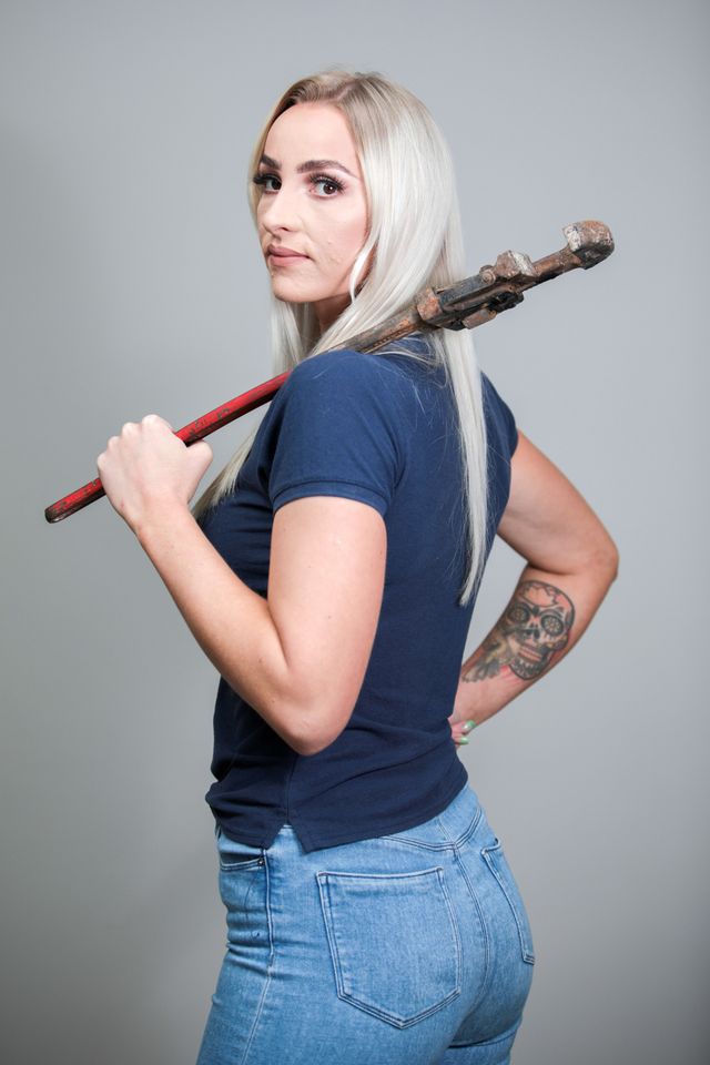 У Британії знайшли найкрасивішу жінку-сантехніка - фото 326265