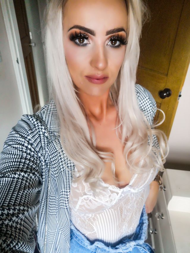 У Британії знайшли найкрасивішу жінку-сантехніка - фото 326267