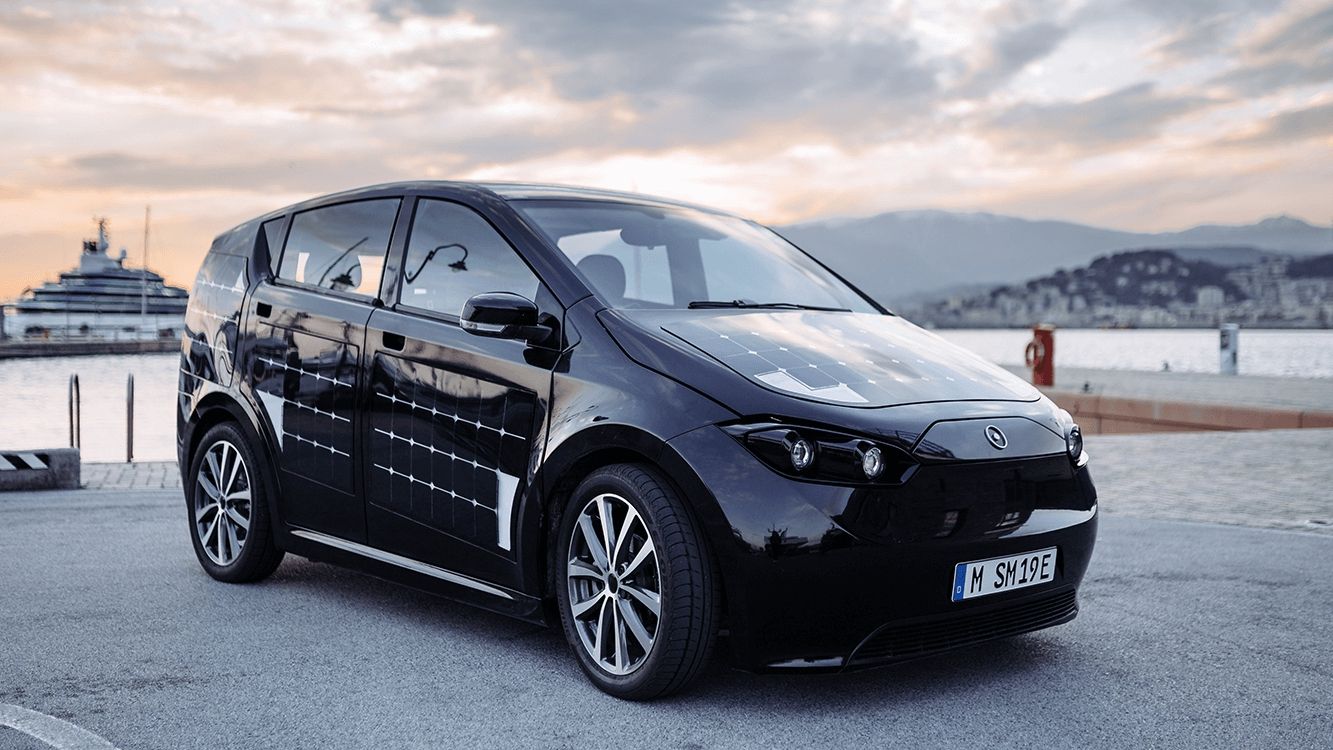 Перше авто на сонячних батареях виходить на ринок