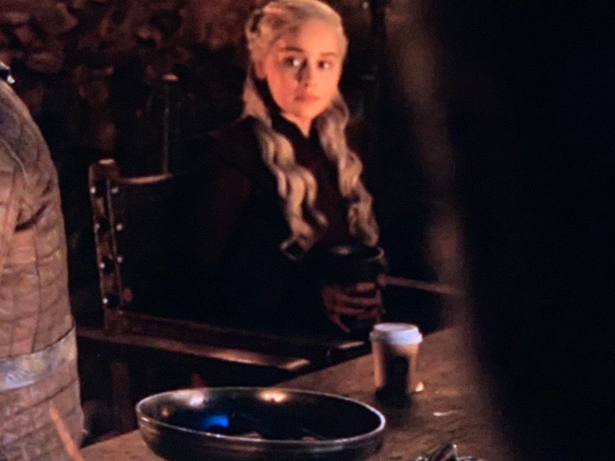 Гра престолів: творці прокоментували ляп зі стаканом Starbucks