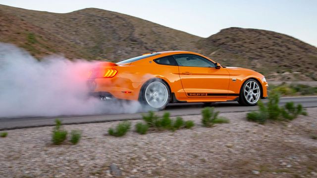 Shelby випустила обмежену серію Мустангів - фото 326436