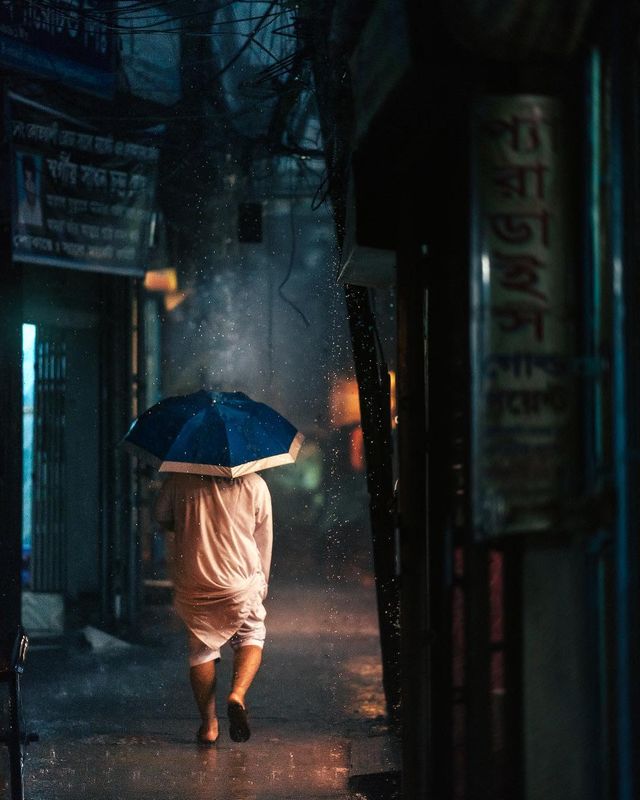 Столиця Бангладешу під час дощу: захопливі вуличні фото - фото 326527