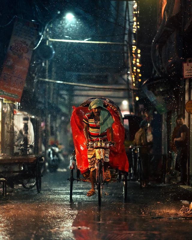 Столиця Бангладешу під час дощу: захопливі вуличні фото - фото 326529