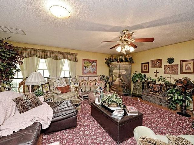 Цей незатишний будинок продають за космічні гроші - фото 326598