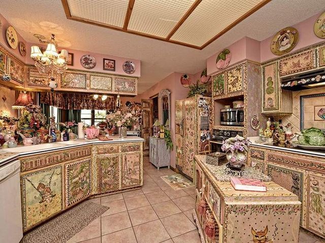 Цей незатишний будинок продають за космічні гроші - фото 326600