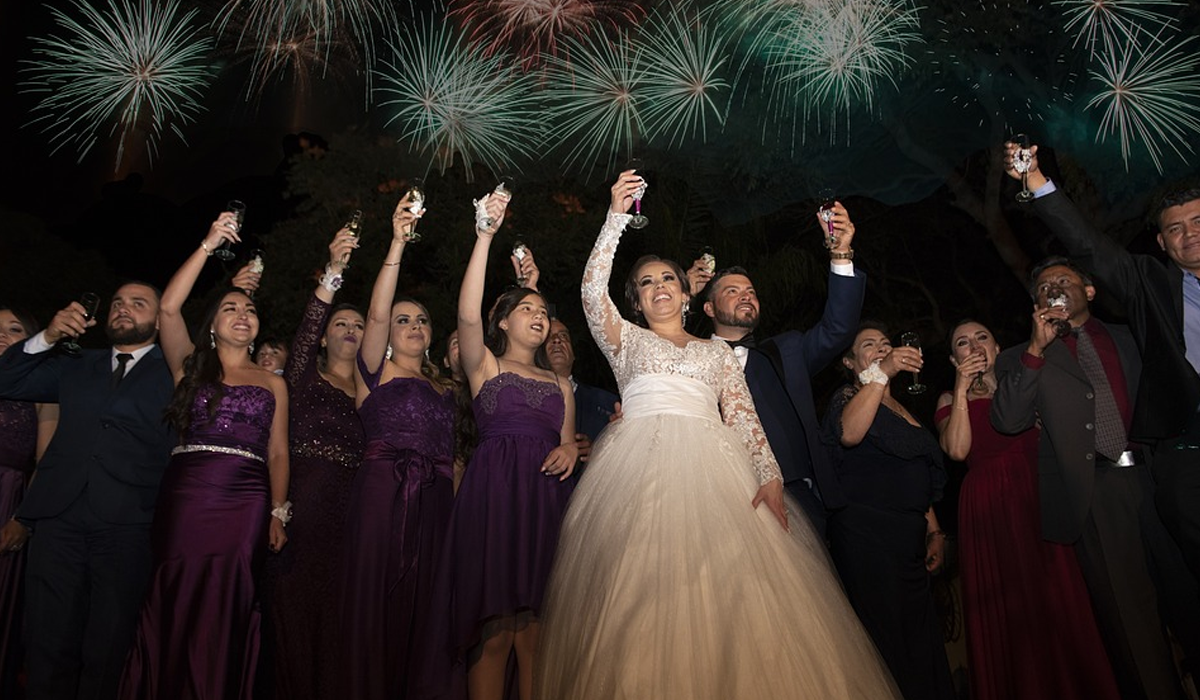 Тости на весілля: красиві і прикольні весільні побажання молодятам