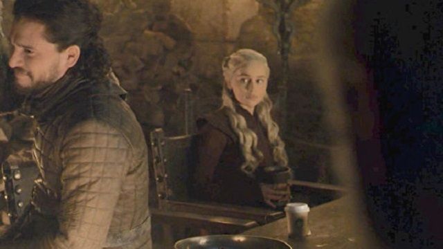 Кіноляп зі стаканчиком кави у Грі престолів - фото 326808