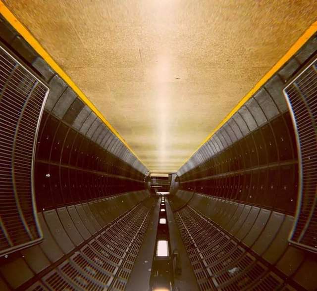 Незвичайний фотопроект: перевернуті станції метро - фото 326975