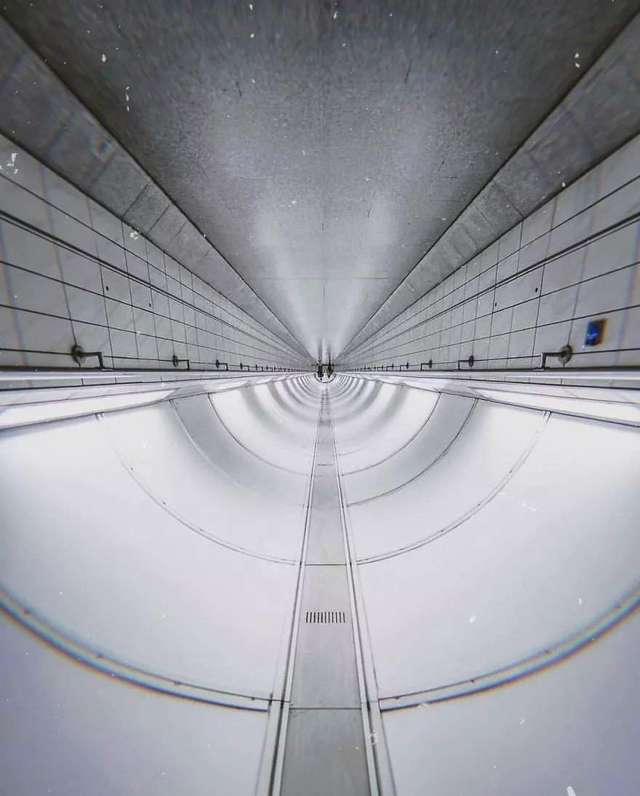 Незвичайний фотопроект: перевернуті станції метро - фото 326976