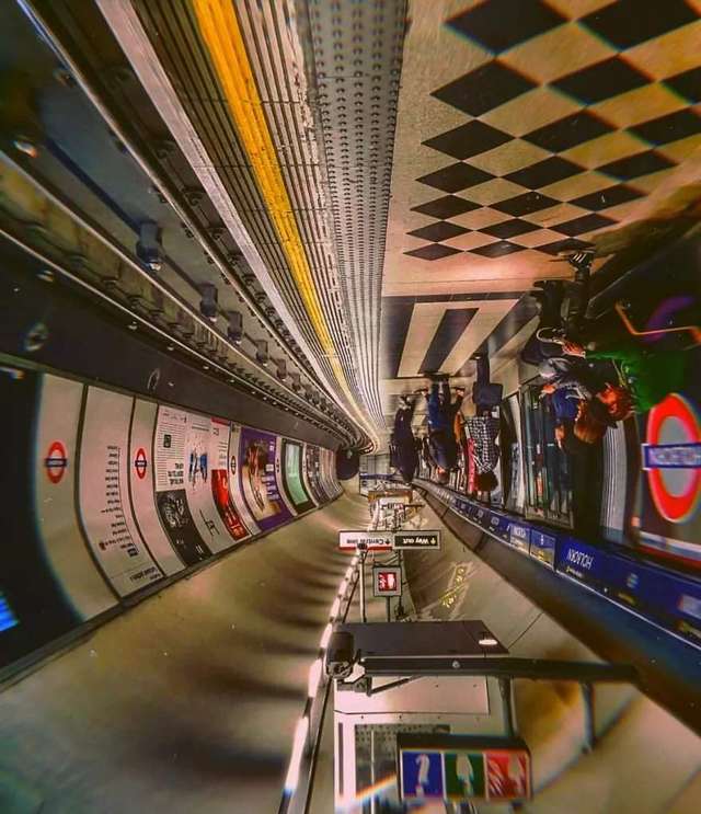Незвичайний фотопроект: перевернуті станції метро - фото 326979