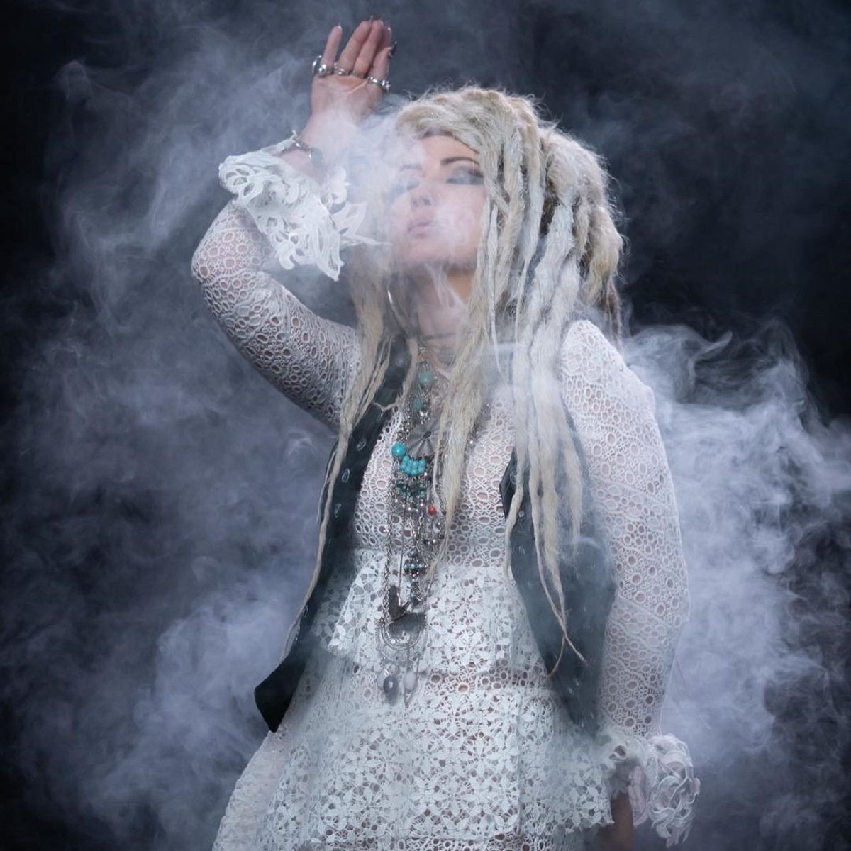 Такою ще не бачили: співачка LAMA кардинально змінила образ