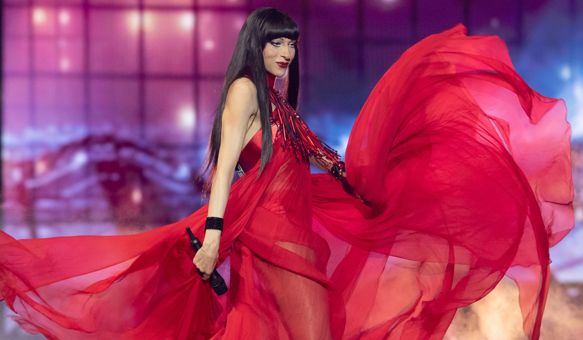 50-річна Дана Інтернешнл влаштувала ефектне шоу на сцені Євробачення 2019: відео виступу