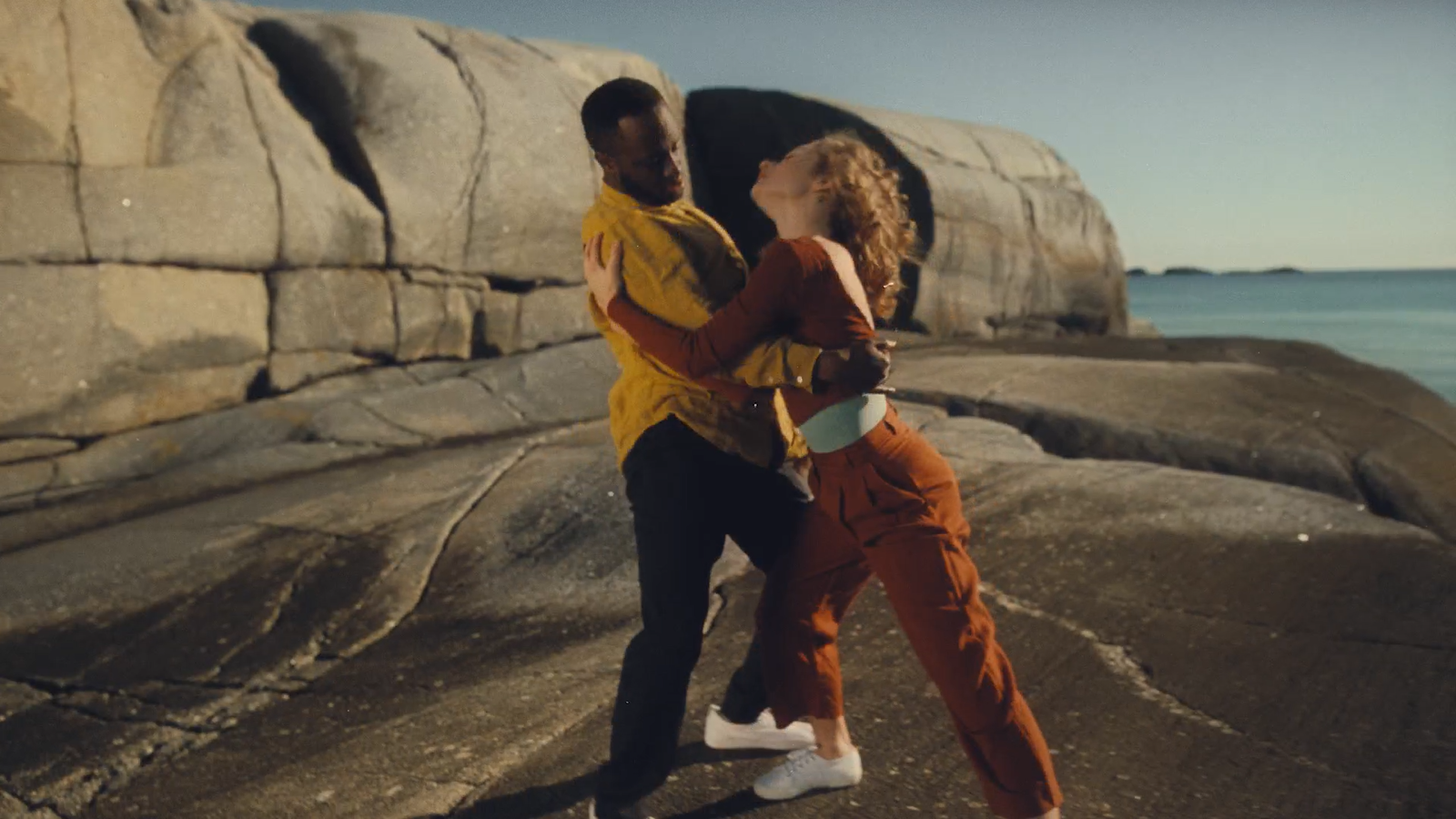 Avicii - Tough Love: дивитись кліп онлайн - фото 1