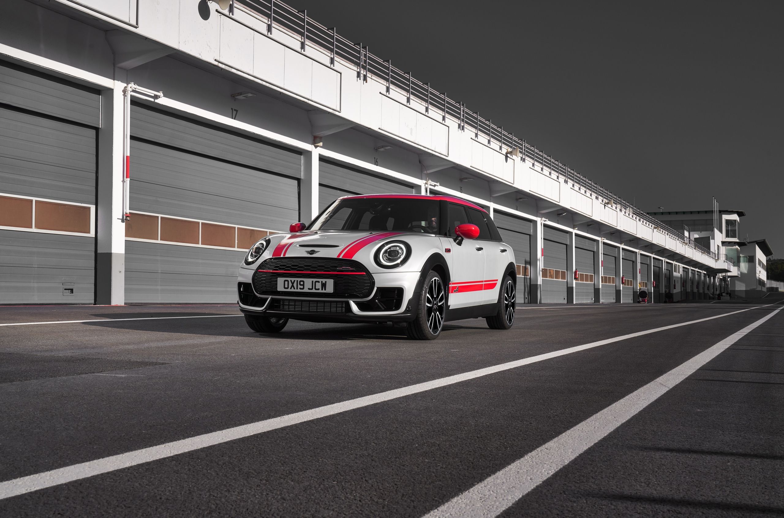 Компанія MINI показала потужні новинки - фото 1