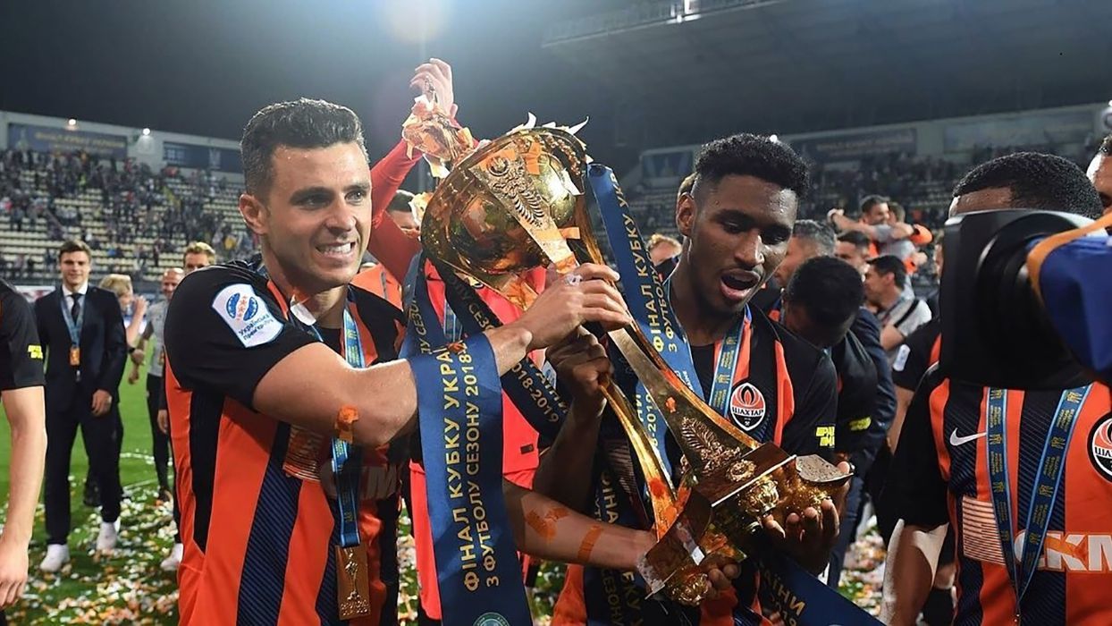 Мораес і Марлос у вишиванках привітали українців зі святом