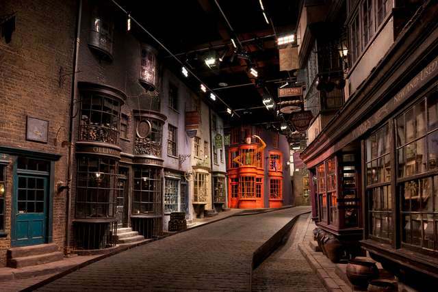 Warner Bros. The Making of Harry Potter - фото 327873