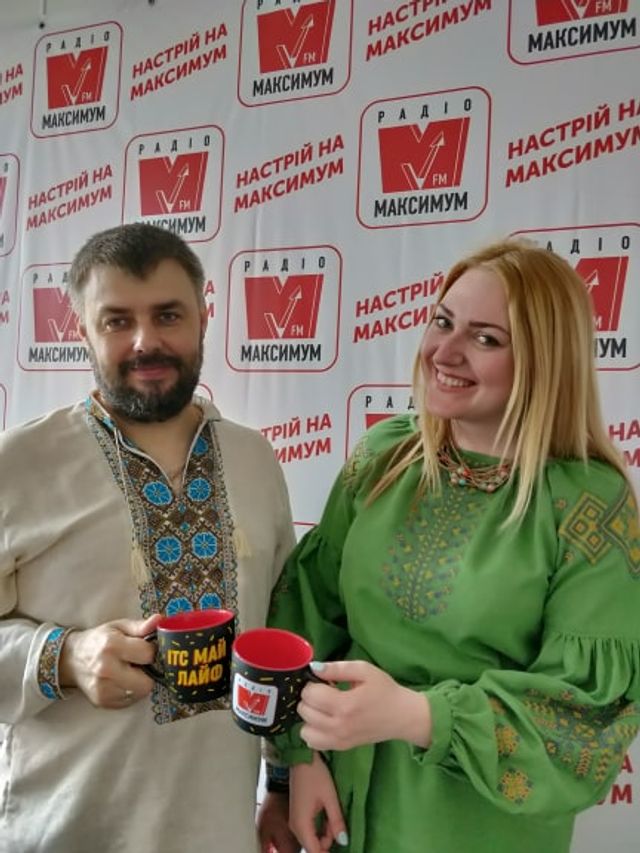 Ведучі Радіо МАКСИМУМ долучилися до Дня вишиванки: колоритні фото - фото 327893