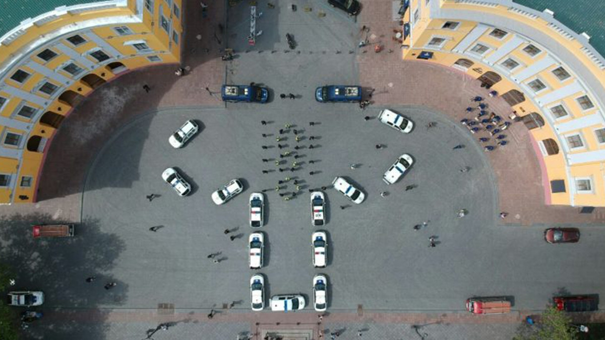 Одеська поліція привітала з Днем вишиванки - фото 1