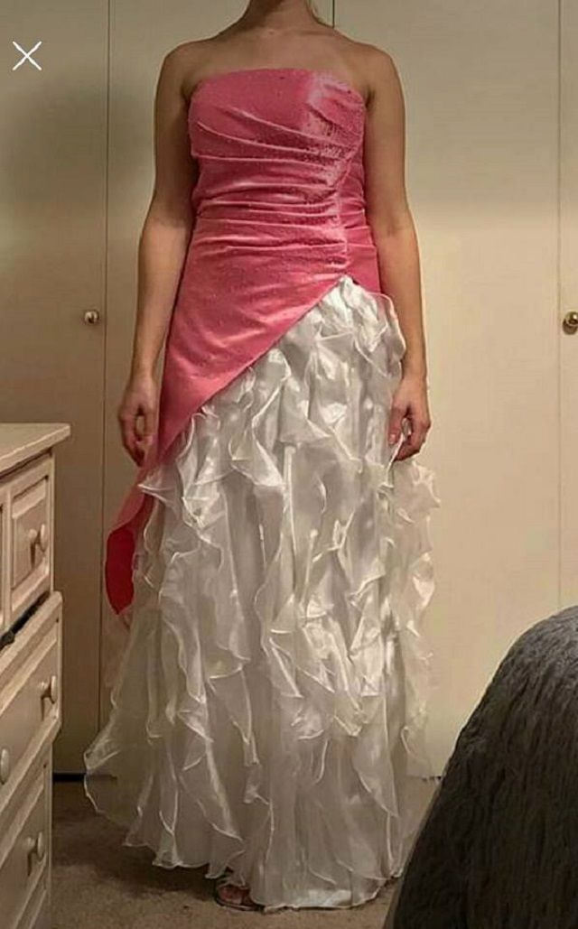 Це плаття розкритикували користувачі мережі - фото 328083