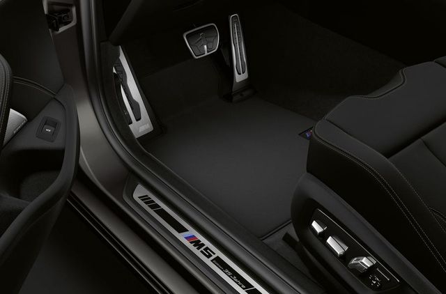 Представлено BMW M5: найпотужніший двигун і декор із золота - фото 328202