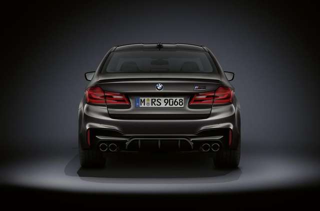 Представлено BMW M5: найпотужніший двигун і декор із золота - фото 328205