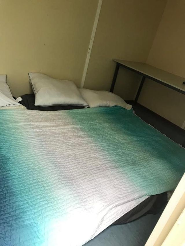 В Амстердамі Airbnb поселив туриста в контейнері: промовисті фото - фото 328338