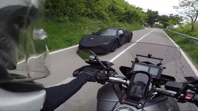 Максимум потужності: розгін 1000-сильного гібрида Ferrari зняли на відео - фото 328831