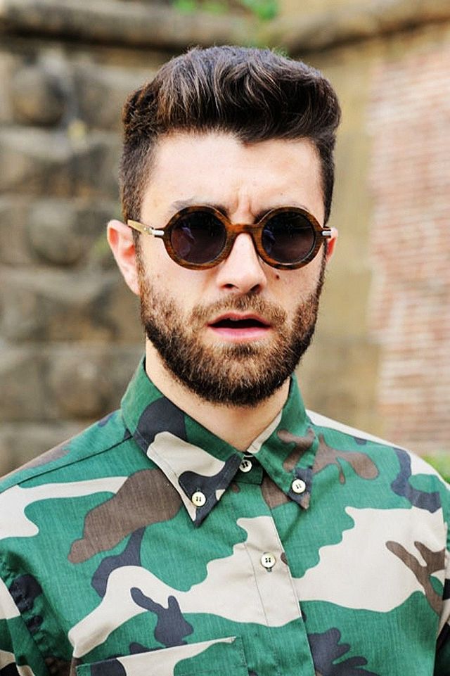 Як носити чоловічі сонцезахисні окуляри: правила етикету та трендові оправи - фото 329097