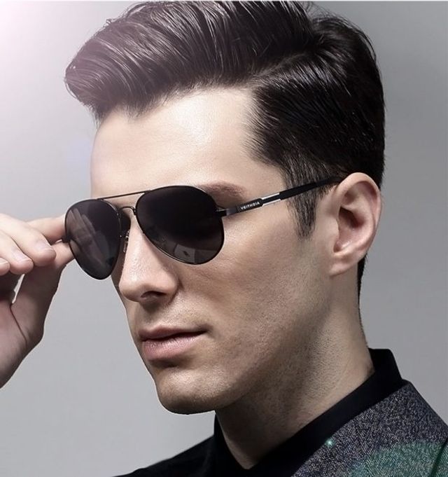 Як носити чоловічі сонцезахисні окуляри: правила етикету та трендові оправи - фото 329099