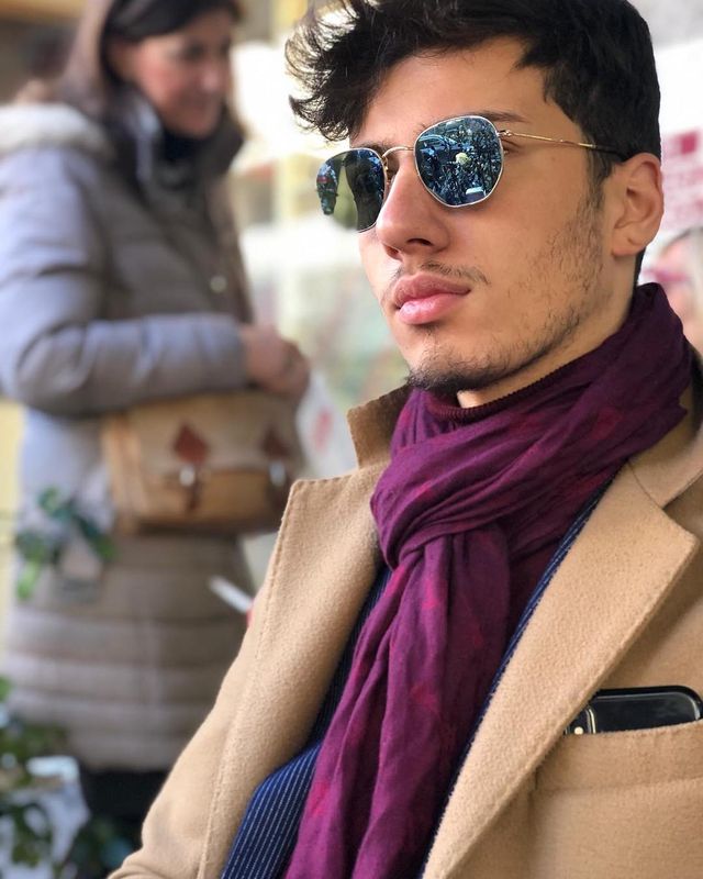 Як носити чоловічі сонцезахисні окуляри: правила етикету та трендові оправи - фото 329103