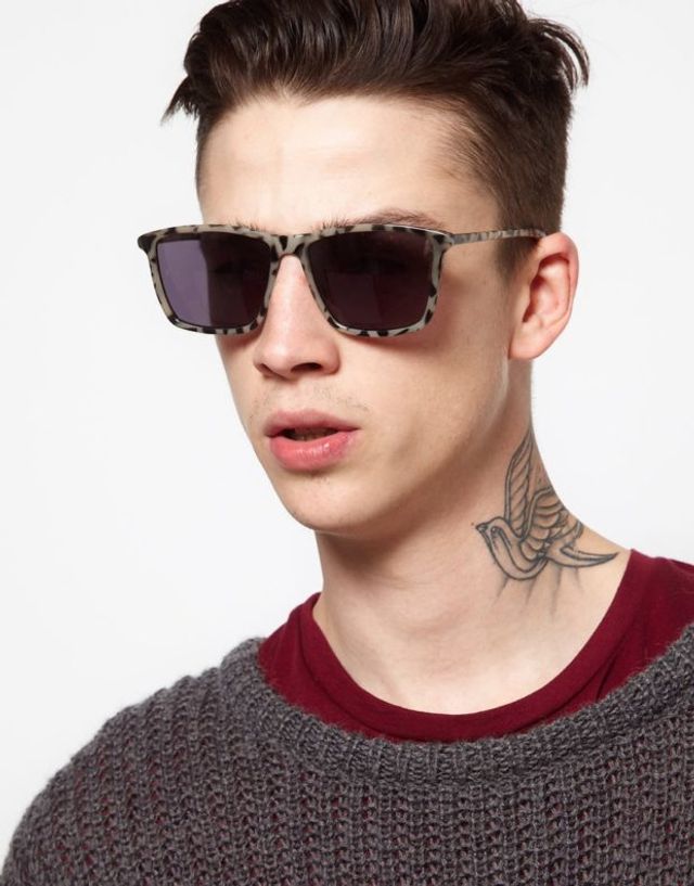 Як носити чоловічі сонцезахисні окуляри: правила етикету та трендові оправи - фото 329111