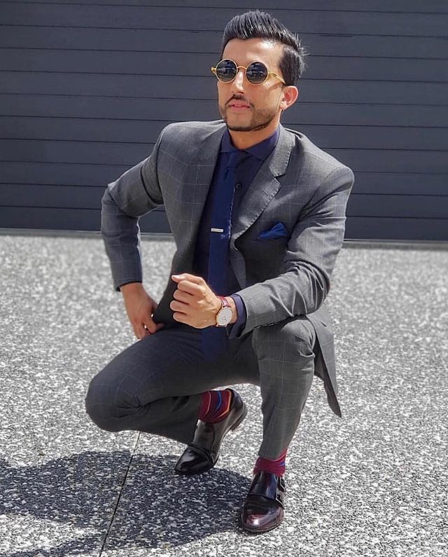 Як носити чоловічі сонцезахисні окуляри: правила етикету та трендові оправи - фото 329112