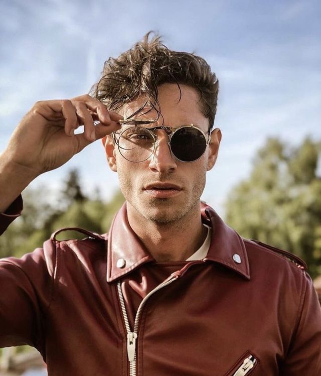 Як носити чоловічі окуляри - фото 329121