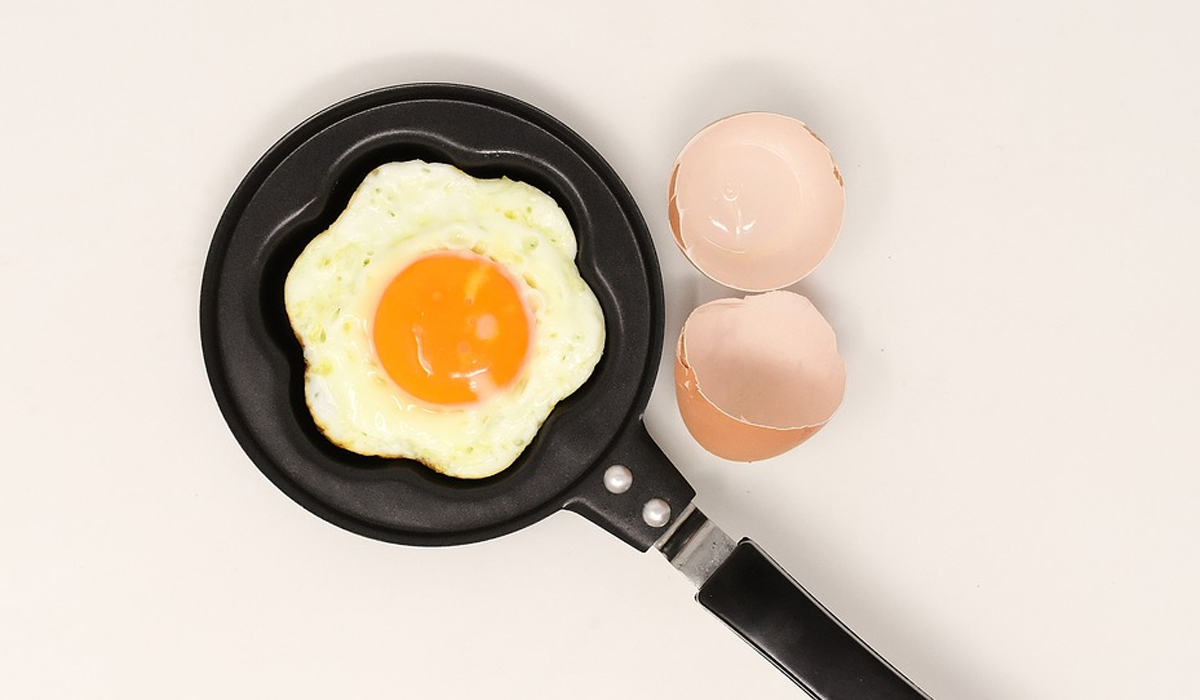 ТОП 5 крутих лайфхаків з яйцями: відео, на якому ви залипнете