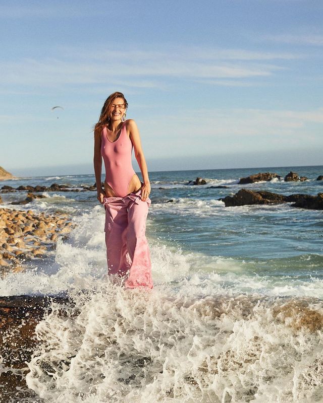 Зваблива модель Белла Хадід прикрасила популярний глянець - фото 329488