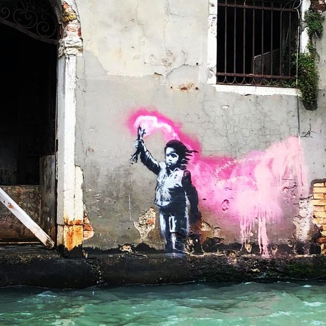 У Венеції з'явилось графіті Бенксі - фото 329612