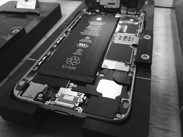 Китаєць приносив у сервісні центри підроблені iPhone і отримував замість них нові - фото 329677