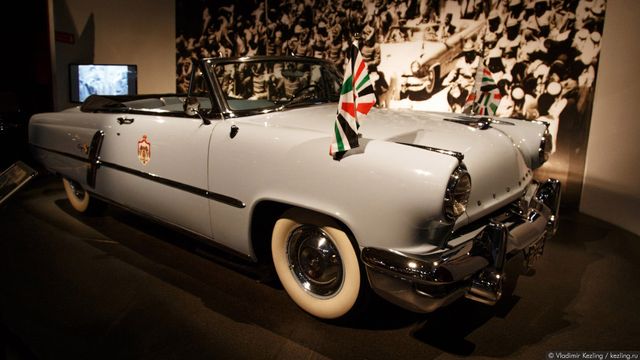 Як виглядає раритетний автопарк короля Йорданії - фото 329913