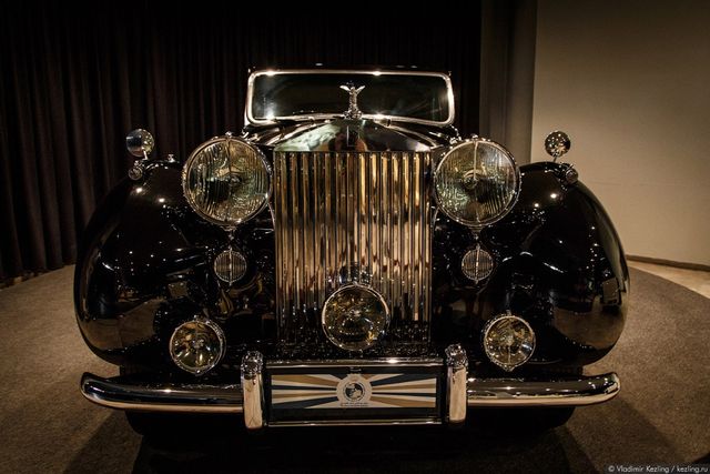 Як виглядає раритетний автопарк короля Йорданії - фото 329914