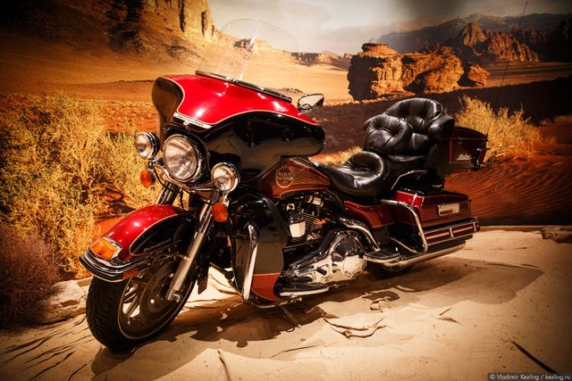 Як виглядає раритетний автопарк короля Йорданії - фото 329915