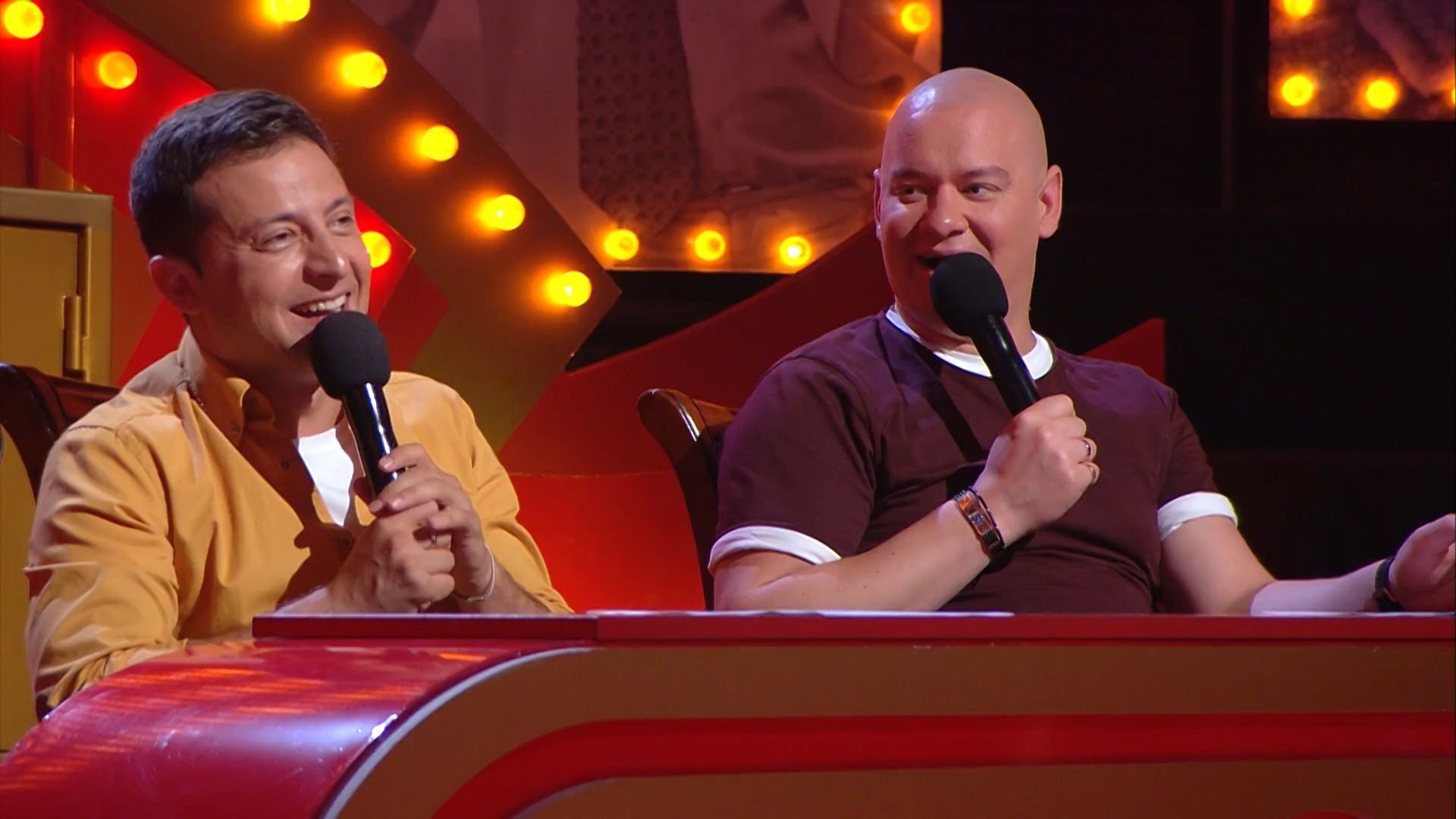 Зеленський поцілував Кошового у лисину на Лізі сміху: знову розлютив українців