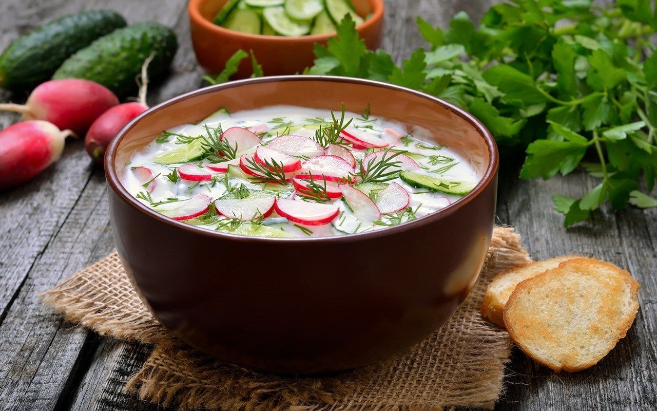 Окрошка на кефірі: рецепт холодного супу