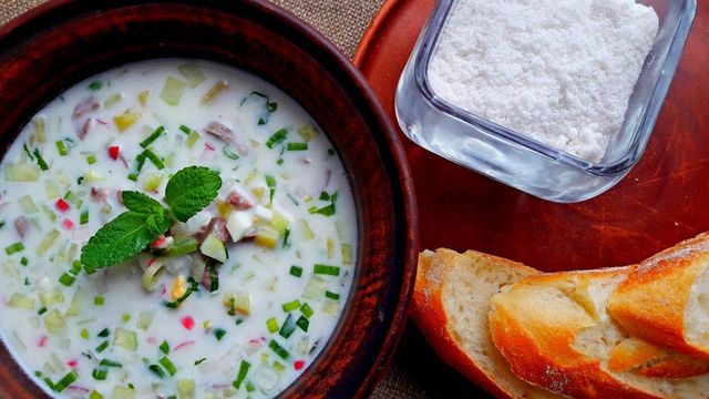 Окрошка на кефірі: рецепт холодного супу - фото 330400