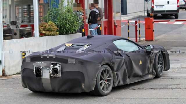Ferrari випустить потужний гібридний суперкар - фото 330514