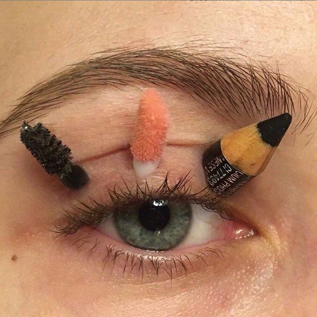 Кучеряві вії: безглуздий тренд у мережі - фото 330521