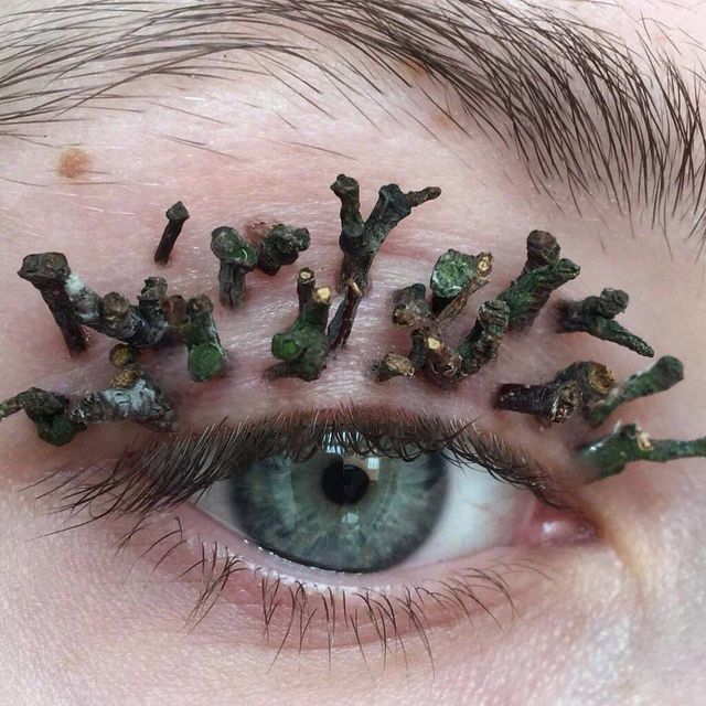 Кучеряві вії: безглуздий тренд у мережі - фото 330524